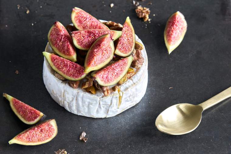 Baked Camembert with figs, nuts and honey recipe