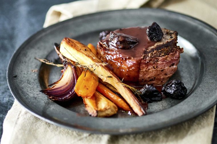 Beef fillet mignon with mulled wine & prune sauce