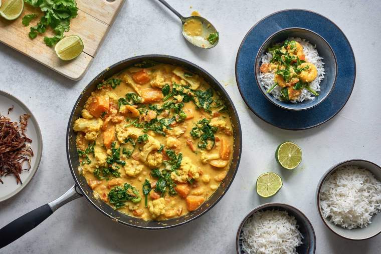 Prawn curry with cauliflower, kale and spinach