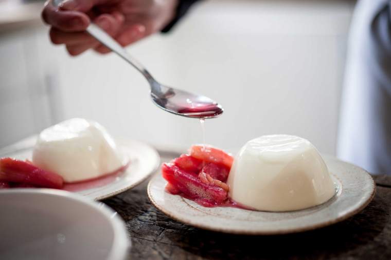 Rhubarb with panna cotta