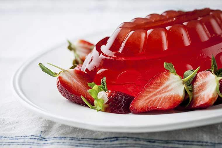 Strawberry, elderflower and Pimms jelly recipe