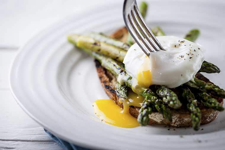 Chargrilled aspargus sourdough with poached egg and tarragon butter recipe