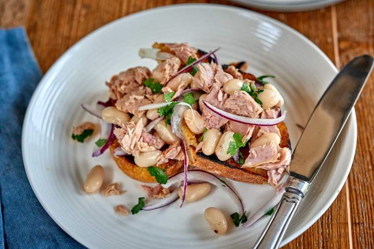 Tuna, cannellini beans, thyme & red onion bruschetta